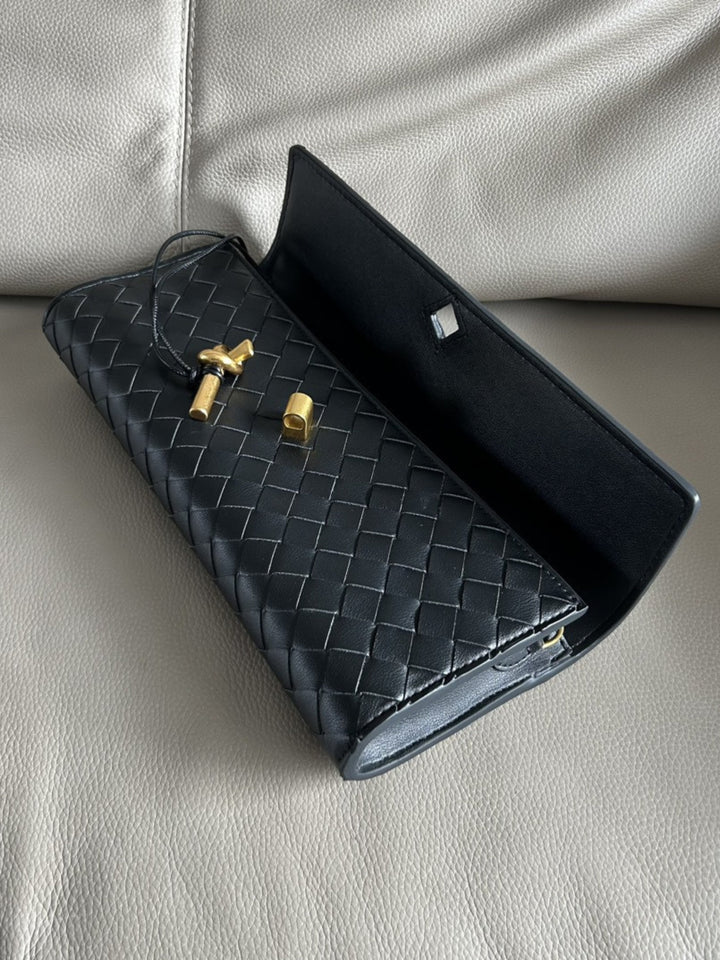 Zanna - Woven Clutch Bag