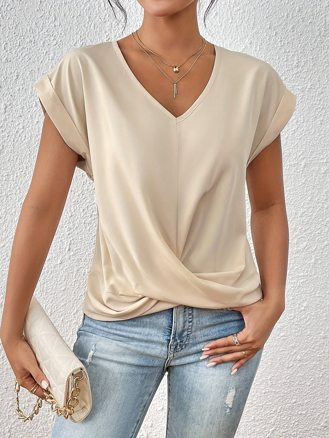 Lucy | Casual Neckline T-shirt