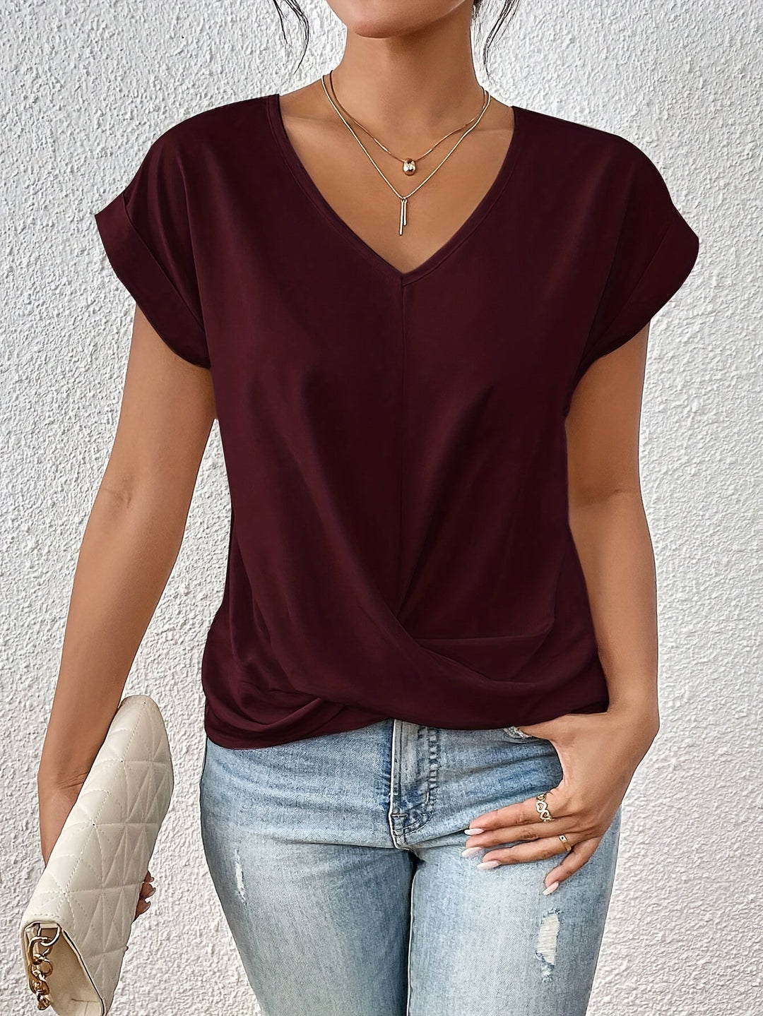 Lucy | Casual Neckline T-shirt